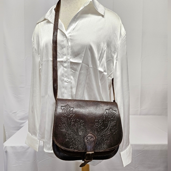 AZ Hand Tooled Leather Saddle Bag Crossbody Handbag In Walnut Brown - Picture 1 of 16